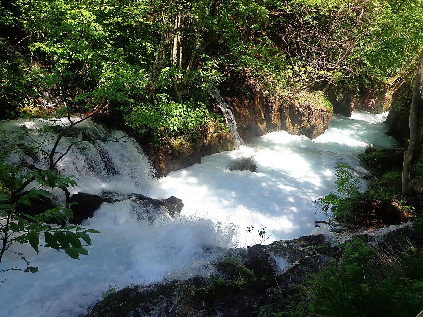 Vietām upes ūdens plūsmu... Autors: Pēteris Vēciņš Kosova 3. daļa: Nolādētie kalni un Kosovas  Šveice - Rugova.