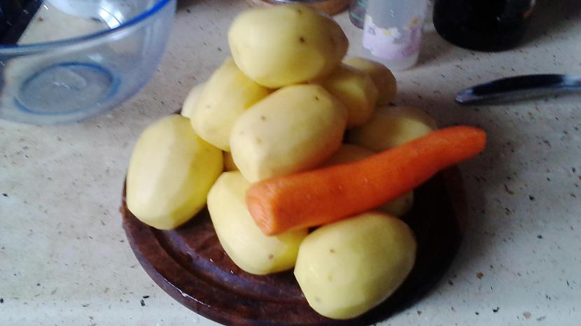Nomizojam kartupeļus aptuveni... Autors: Fosilija Dārzeņi ar poļu mērci - Manā gaumē