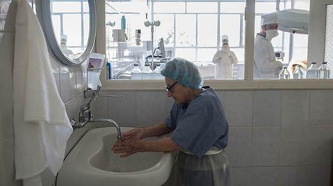 ldquoKāpēcnbspes... Autors: Mrhaha Vecākā krievu ķirurģe: 87 gadi un joprojām operē