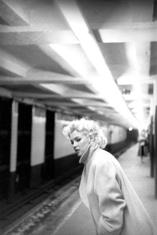 Marilyn Monroe on the subway Autors: Fosilija Ļoti reti kadri, kad slavenības vēl nebija tik slavenas kā tagad