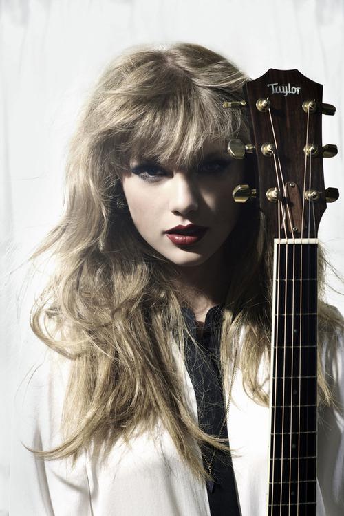  Autors: BrokenWings Taylor Swift