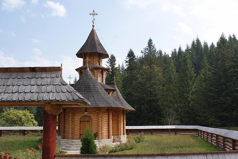 Vēl viens klosteris tikai no... Autors: bombongs Mans brauciens pa Rumāniju.