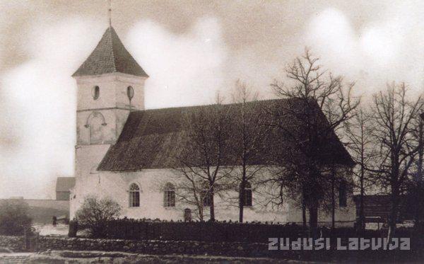 Baznīcas pārbūve notika no... Autors: Fosilija Saldus Sv. Jāņa baznīca....