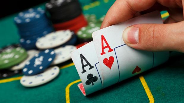 Sākam spēlēt pokeru kārtis... Autors: Werkis2 Kā izdzīvot ar 100 eiro mēnesī - mega pētījums ar aprēķiniem (LU)