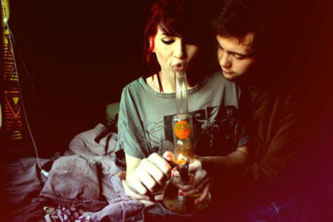 Marihuānas smēķēscaronana... Autors: kaķūns Vai marihuāna spēj uzlabot attiecības?