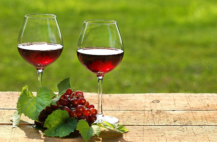 Sarkanais vīns nostiprina... Autors: Owl Star Fakti par vīnu.