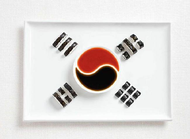 Dienvidkoreja  kimbads... Autors: Lords Lanselots Kā varētu izskatīties Latvijas karogs, veidots no ēdiena?