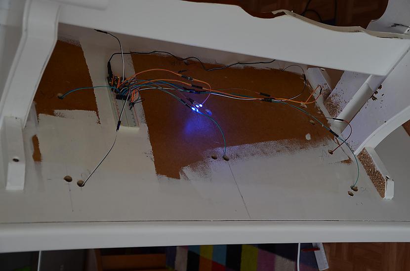 Un salieku vadus LED lampām Autors: bombongs Projekts "Kaimiņam nevajadzīgais galds". Beidzot pabeigts!