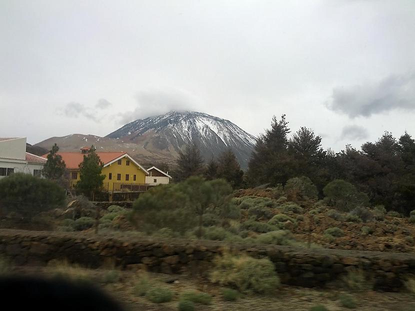 Tāds nu tas zemes brīnums ... Autors: Fosilija Vulkāns Teide, tā pakāje un vecajie krāteri