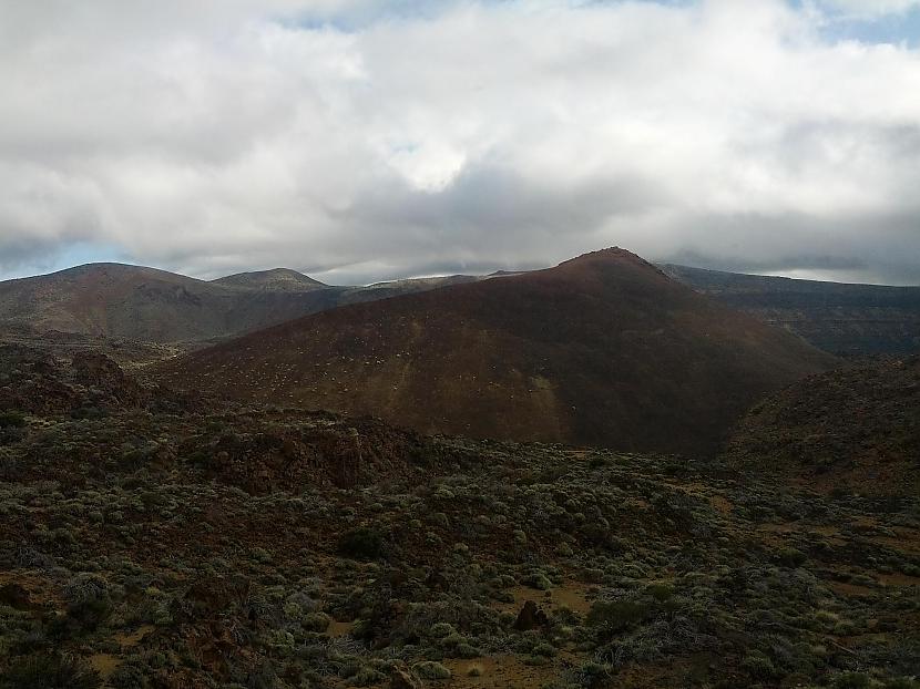 Tāda nu tā apkārtne Autors: Fosilija Vulkāns Teide, tā pakāje un vecajie krāteri