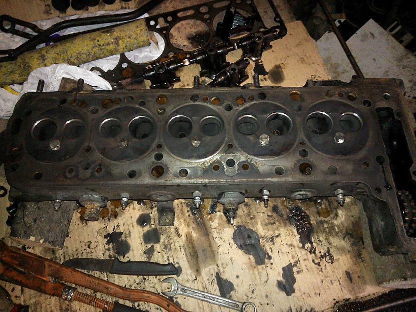 scaroneit sākās darbi ar... Autors: Krizix W123 Mersedesa motora restaurācija (OM617)