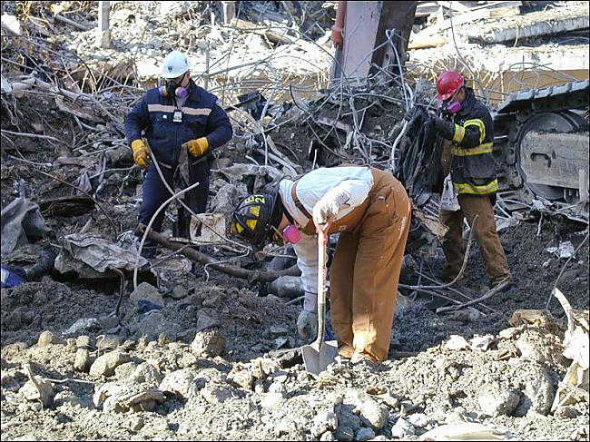 Strādnieki starp vienu miljonu... Autors: Fosilija 21 briesmīga patiesība par 9/11.