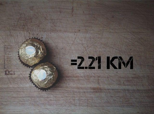 Divas Ferrero Rocher konfektes Autors: Sulīgais Mandarīns Cik kilometru jānoskrien, lai iznīcinātu apēstās kalorijas?