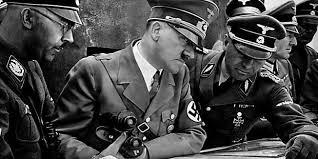 30aprīlī Hitlers savā bunkurā... Autors: ZemeŅuTirgoNis Berlīnes ieņemšana