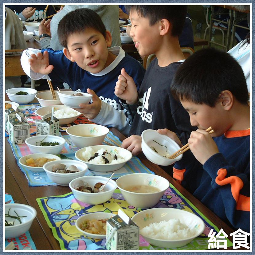 Skolas pusdienas Japāņu skolās Autors: ghost07 Ko dod ēst bērniem Japāņu skolās