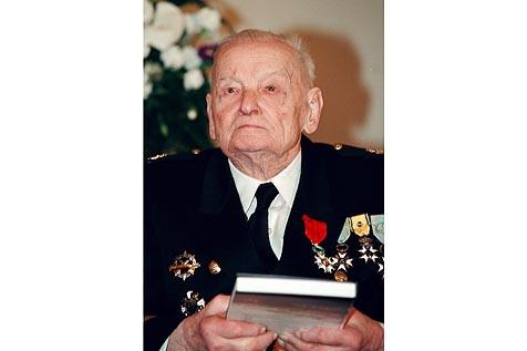 Roņa komandieris15 gadu laikā... Autors: Fosilija Viens no Latvijas kara flotes lepnumiem - ZEMŪDENE RONIS