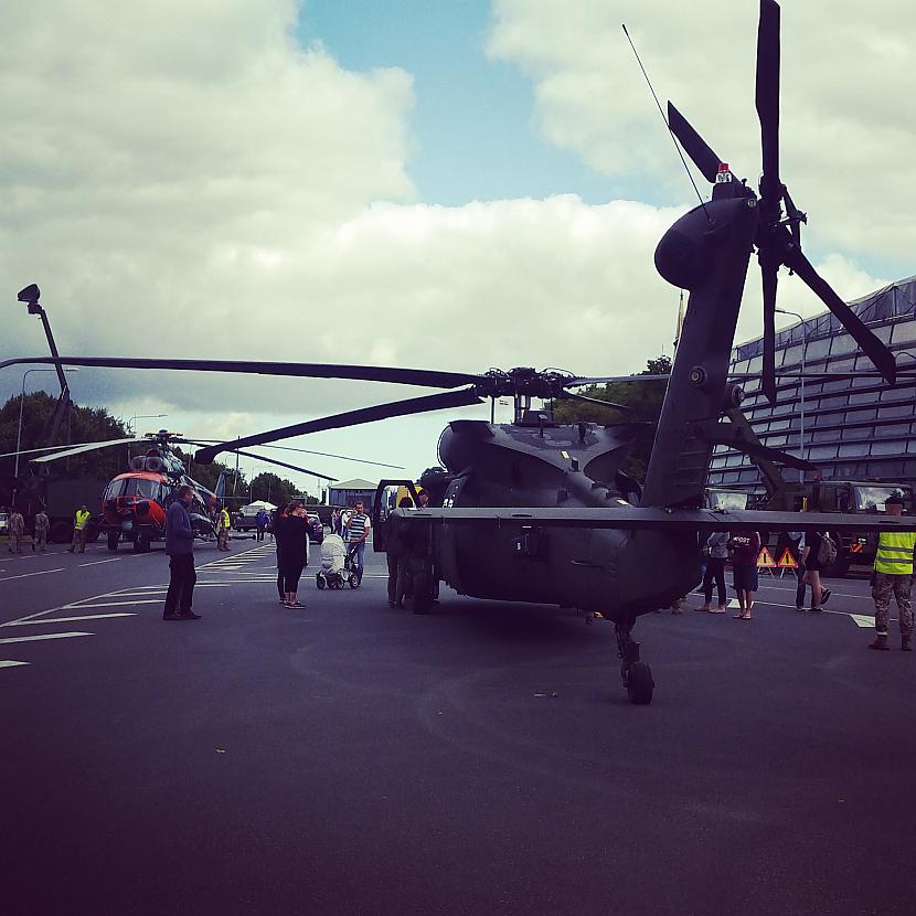 Black Hawk helikopters Autors: ghost07 ASV gaisa un zemes militārie spēki nolaižas Rīgas centrā