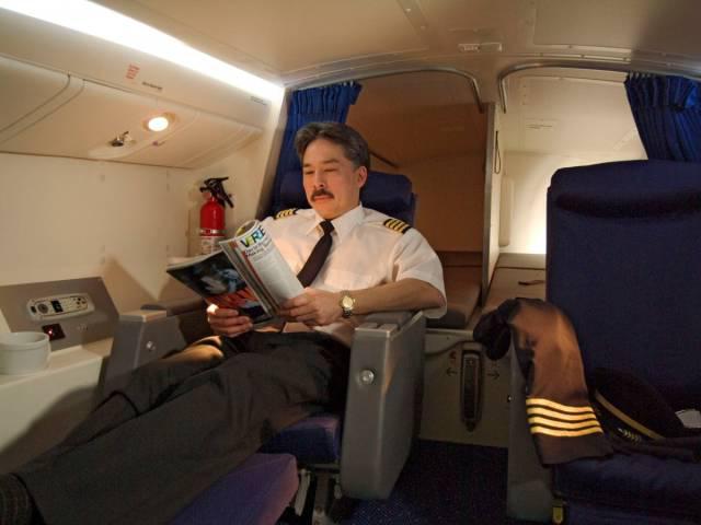 Pilotiem ir atseviscaronķi... Autors: ProudBe Lidmašīnas guļamizstabas, stjuartiem. :)