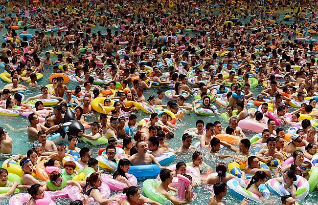 Ķīnas provincē Sičuan ir... Autors: Lords Lanselots 11'000 ķīnieši vienā baseinā!!!!
