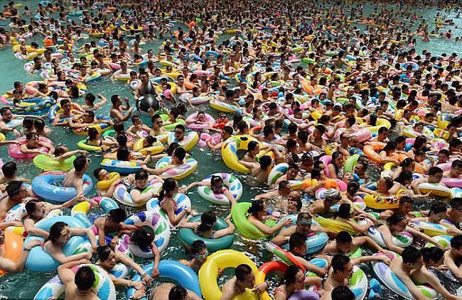  Autors: Lords Lanselots 11'000 ķīnieši vienā baseinā!!!!