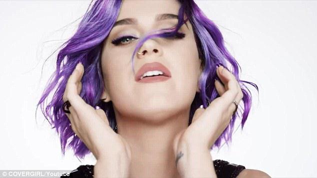 Viņa ir bijusi precējusies no... Autors: Sirsniņa3 Dziedātāja - Katy Perry jeb Keitija Perija - 1. daļa