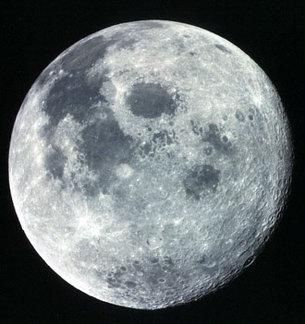 Mēness nav apaļscaron bet gan... Autors: Mestrs Pletenbergs Interesanti fakti par mēnesi.