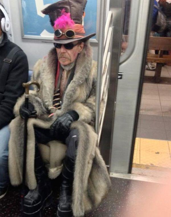  Autors: Fosilija Dīvaini cilvēki krievijas metro 2