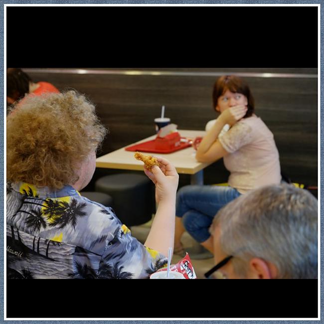 Meal time Autors: ghost07 KFC trakums Rīgā - cilvēki gatavi stāvēt stundām ilgi pēc ASV maltītes