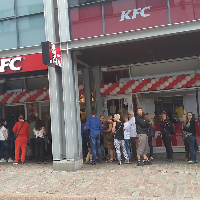 Garām ejot nolēmu ieskriet... Autors: ghost07 Šodien apmeklēju pirmo KFC ātrās ēdināšanas restorānu Rīgā - recenzija