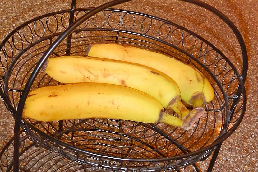 Lai paildzinātu banānu mūžu un... Autors: im mad cuz u bad Daži noderīgi padomi virtuvē