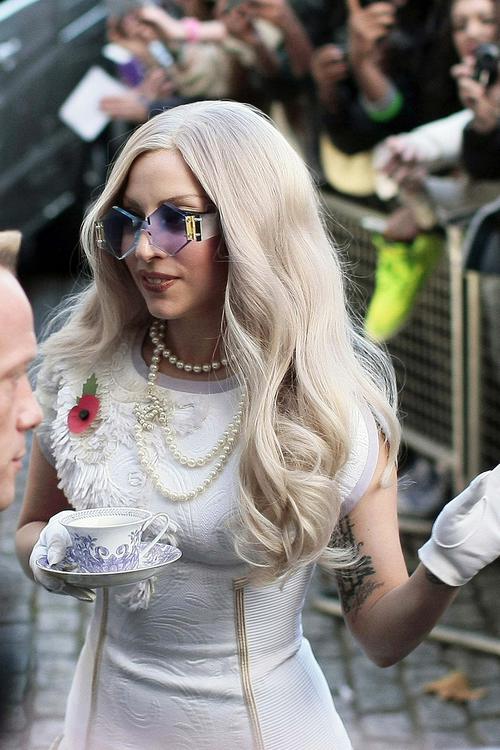 Viņa ir 1 55 m gara Autors: Sirsniņa3 Lady Gaga - dziedātāja - interesanti fakti