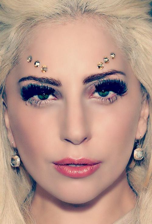 Pirmo ierakstu līgumu viņa... Autors: Sirsniņa3 Lady Gaga - dziedātāja - interesanti fakti