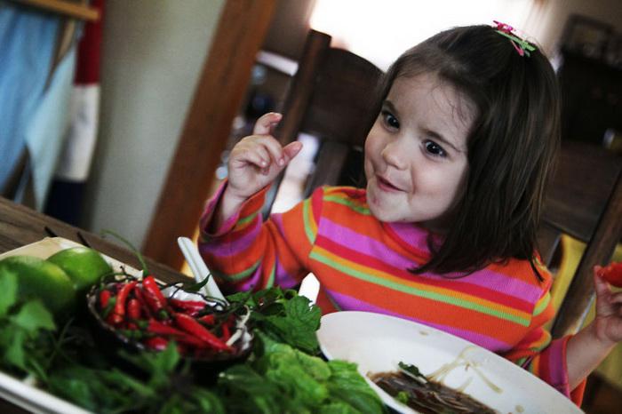 Ēdiens ar čillī piparu Laosa Autors: Lords Lanselots 5-gadīgā meitenīte ir nogaršojusi vairāk kā 650 dažādu ēdienu!!