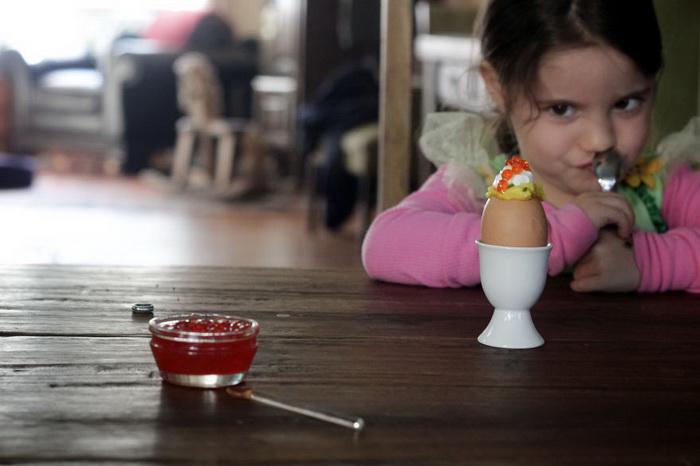 Ola ar sarkanajiem ikriem... Autors: Lords Lanselots 5-gadīgā meitenīte ir nogaršojusi vairāk kā 650 dažādu ēdienu!!