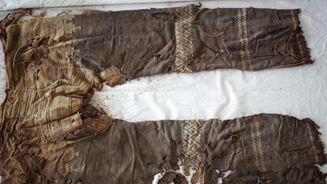 Senākās bikses 3 000... Autors: Alevender Kā izskatās tūkstošiem gadu vecas drēbes un aksesuāri?
