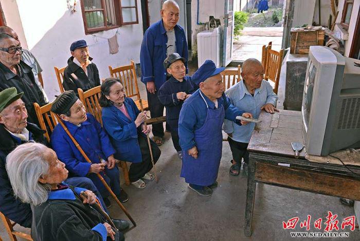 Lai gan Ķīnas valdība... Autors: Lords Lanselots Īss un bez žēlastības - punduru ciemats Ķīnā!