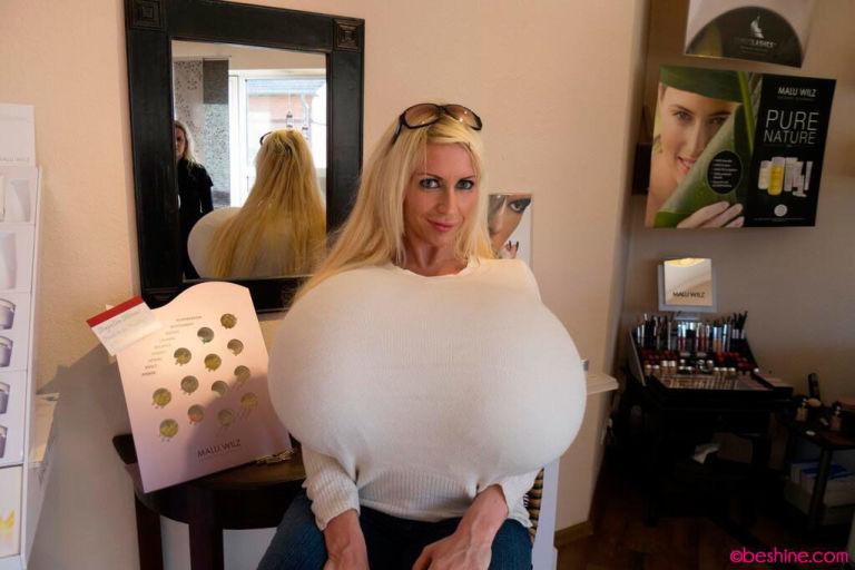  Autors: raiviiops Pašas lielākās silikona krūtis pasaulē