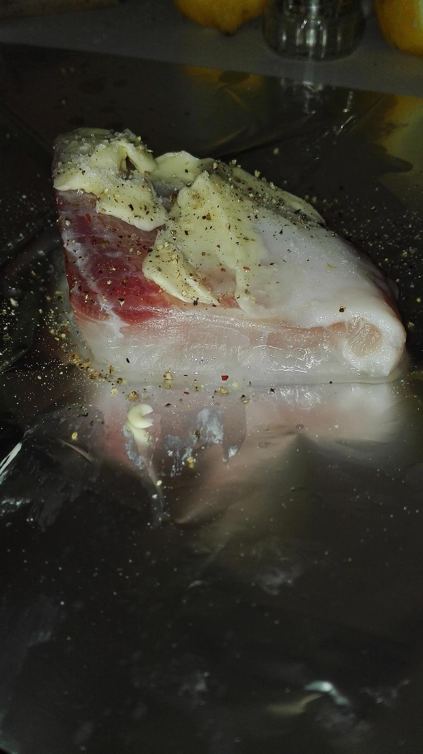 Follijā liekam sagrieztu zivs... Autors: EsVaravīksne Pilna panna pangasijas