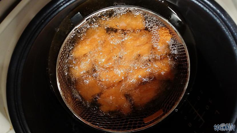 Procesā Autors: ceipis12 Paštaisīti vistas nageti ar frī kartupeļiem "Gatavojam ar multikatlu"