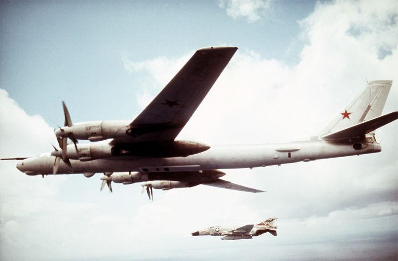 1971gadsASV Flotes McDonnell... Autors: Mao Meow Pārtverot krievu "Lāci" aka Tu-95!
