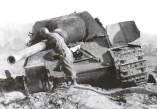 Jagdtiger tanks Autors: DamnRiga 30 iznīcinātu tanku vraki.