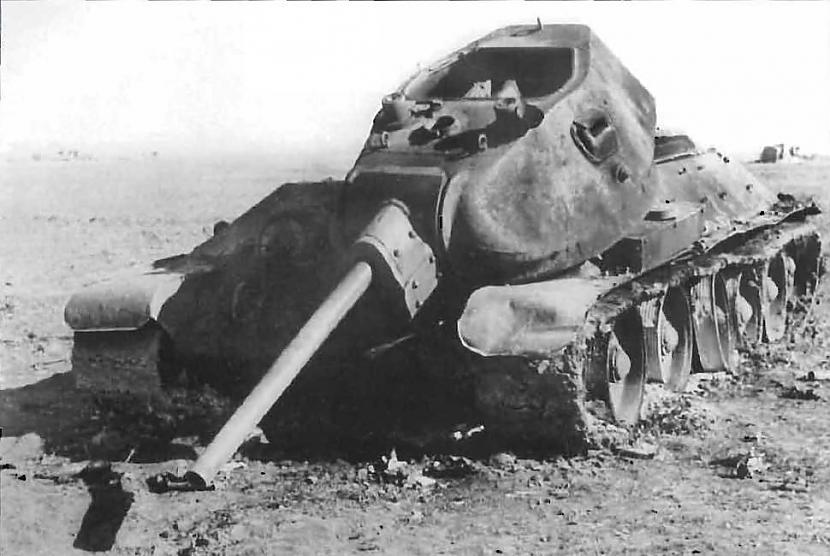 T34 tanks arī cietis kaujas... Autors: DamnRiga WWII Sašauti krievu tanki