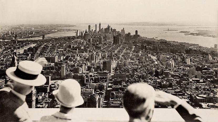 Skats no Empire State Building... Autors: Fosilija 20. gadsimta 20 spēcīgākās fotogrāfijas