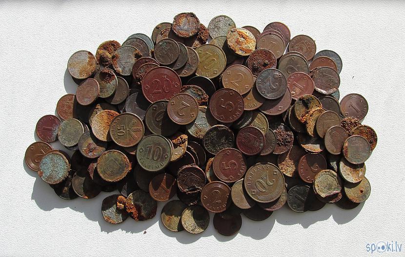 Scaronīs sezonas santīmu raža... Autors: pyrathe Ko darīt ar bojātam santīmu vai eirocentu monētām?