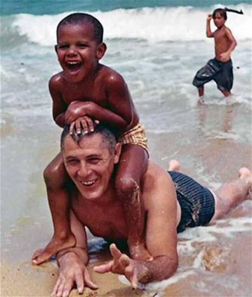Baraks Obama Autors: axellyee Slavenību bērnības fotogrāfijas, vai tu vari viņus atpazīt?