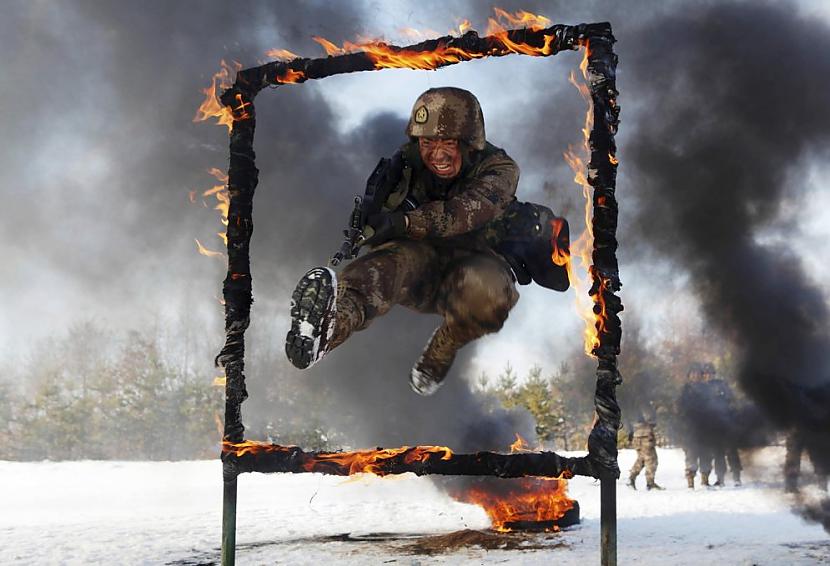 Neskatoties uz to ka scaronī... Autors: Heroīns14 Ziemas karavīru stindzinošie treniņi Ķīnā