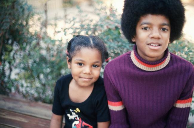 Džanete Džeksone un Maikls... Autors: TkPasta Slavenību bērnības fotogrāfijas.
