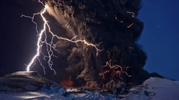 Vulkāna izvirdums ar zibeni... Autors: Razam4iks 20 apbrīnojamas fotogrāfijas bez fotošopa