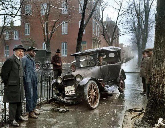Auto avārija 1921 gadā... Autors: theFOUR Vēsture bildēs - 6. daļa.