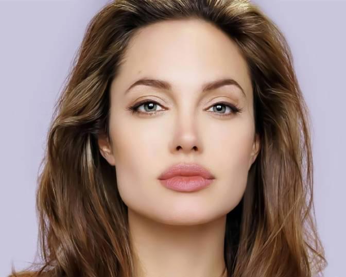 Angelina Jolie Autors: Gufija 20 skaistules slavenību rindās.